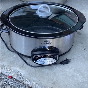 Stoneware slow cooker crockpot